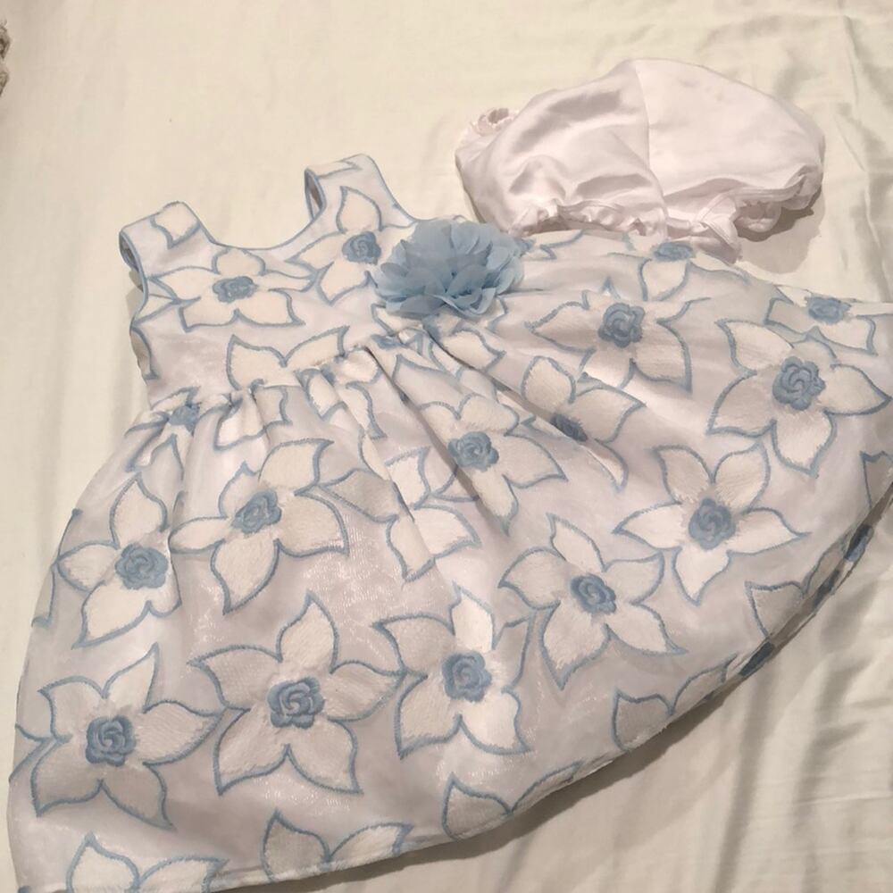 Pippa & Julie White w/ blue embroider dress worn 1
